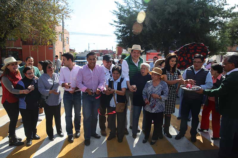 Entrega alcalde de Metepec calles rehabilitadas