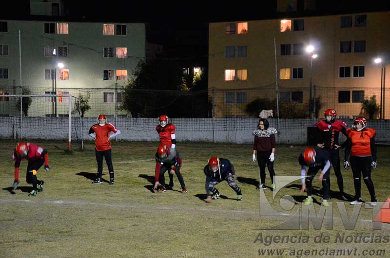 Se alista Red Devils para enfrentar a Caimanes en futbol americano en bikini