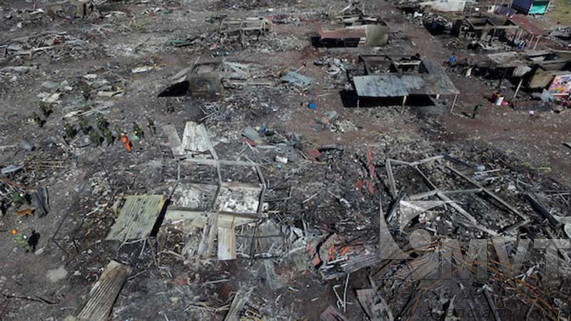Suman 42 muertos por explosión del mercado de pirotecnia de Tultepec