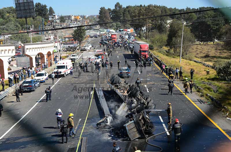 Dan de alta a cuatro lesionados del doble accidente de la México-Toluca