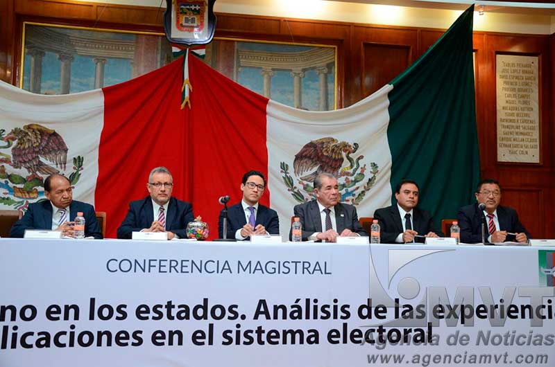 Le queda a deber mucho la clase política a la sociedad: Fernández Mejía