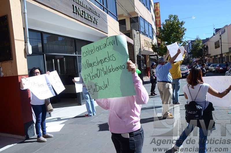 Llaman a no pagar impuestos en Toluca en protesta por mala situación económica