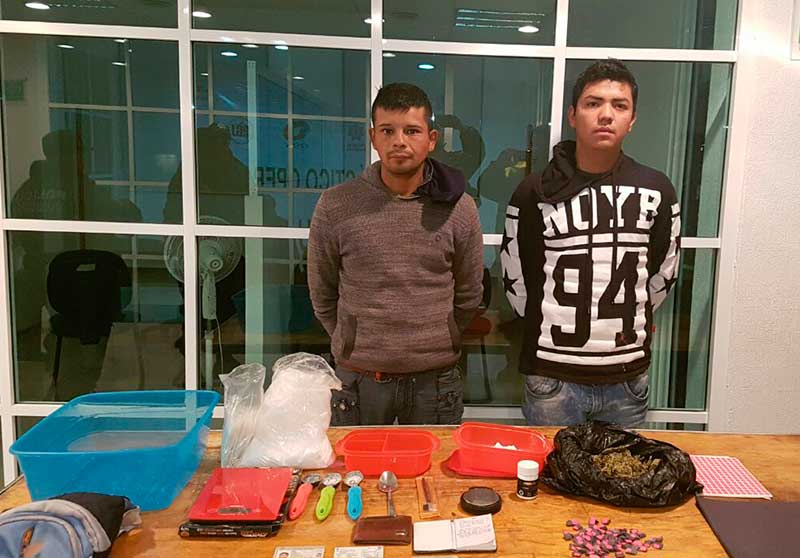 Aseguran en Chimalhuacán a sujetos que presuntamente vendían drogas