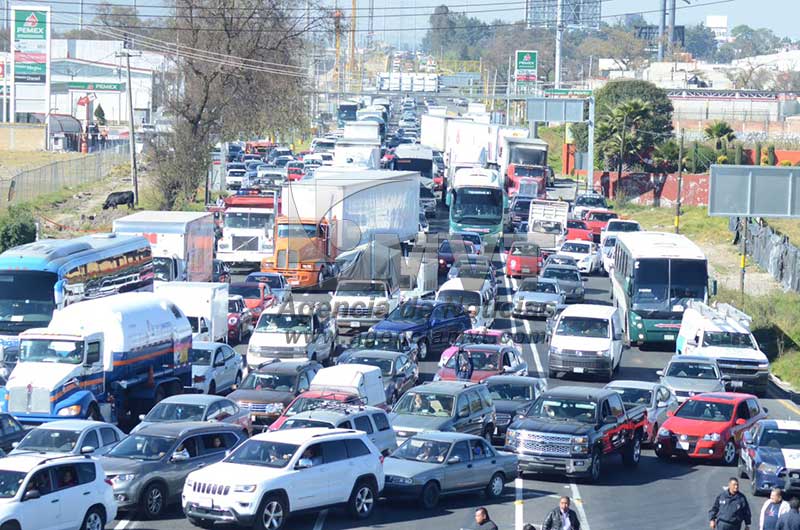 Segundo día de bloqueos carreteros contra “gasolinazo”