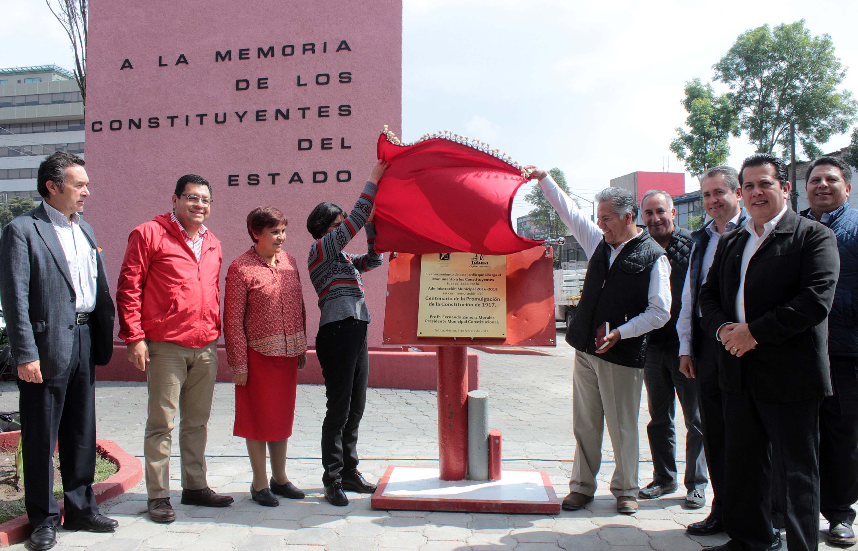 Embellece H. Ayuntamiento de Toluca Jardín y Monumento a la Memoria de los Constituyentes