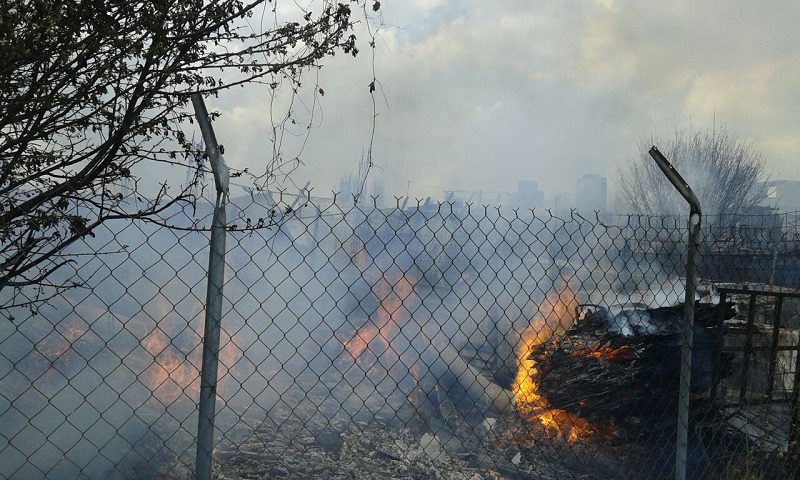 Deja incendio en corral de animales en Toluca solo daños materiales