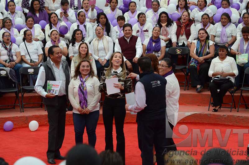 Apoyan a mujeres que promueven Prospera entre los más pobres