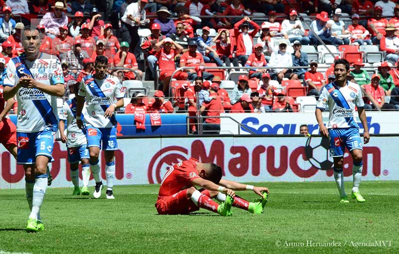 Sorprende Puebla al Toluca 3-1 en el Nemesio Diez
