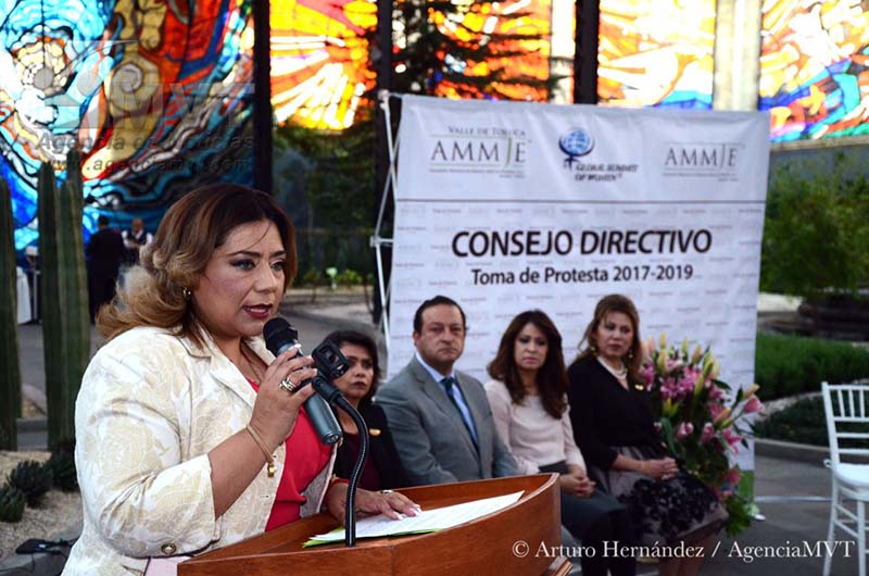 Toma protesta como presidenta de la Asociación Mexicana de Muejeres Jefas de Empresa Valle de Toluca Rocío Fuentes Ríos.
