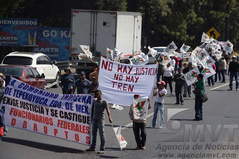 Bloquean carretera Toluca-México por expropiación de tierras para Tren Interurbano
