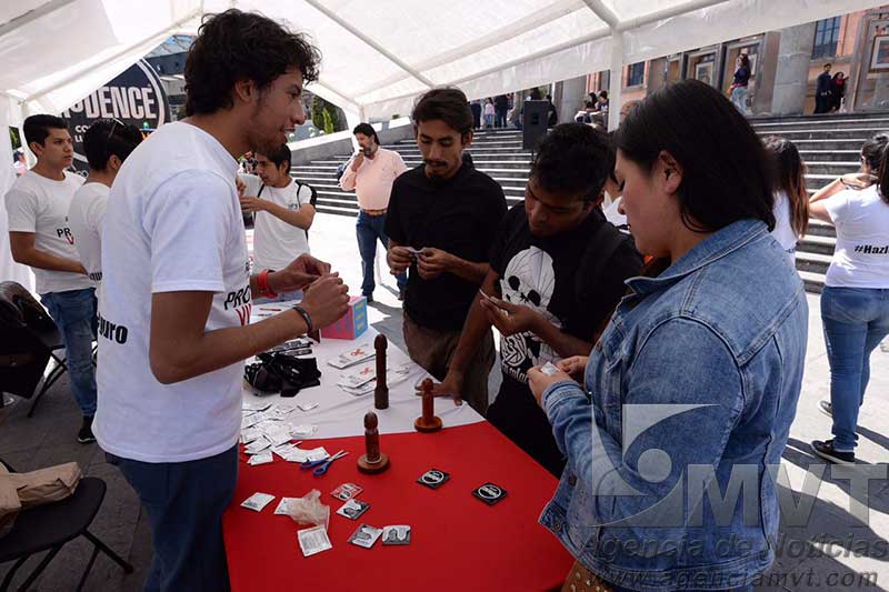 Orientan a jóvenes de Toluca sobre sexo seguro y enfermedades de transmisión sexual