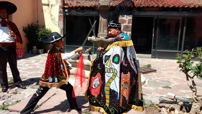 Reconoce UNESCO danza Los Santiago, de Papalotla, como Patrimonio Cultural