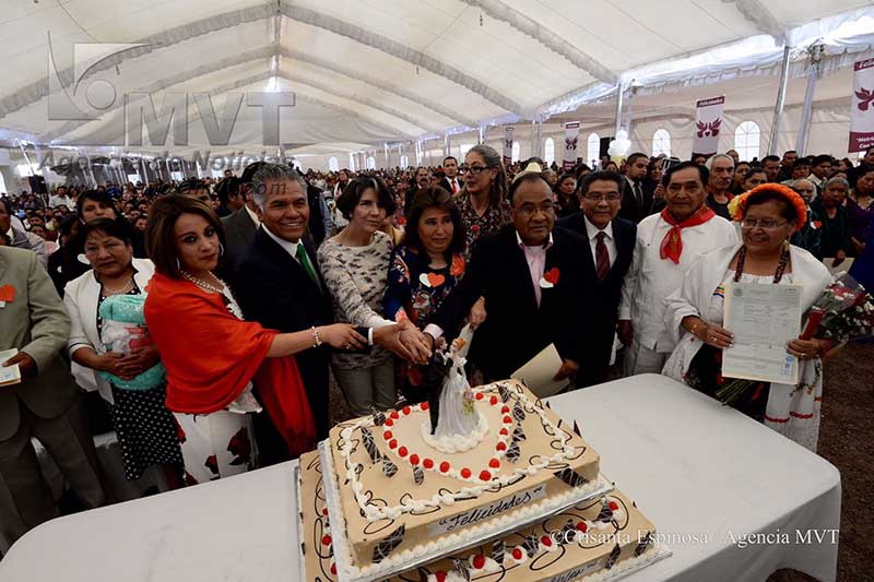 Regularizan con matrimonio civil a 360 parejas de Toluca