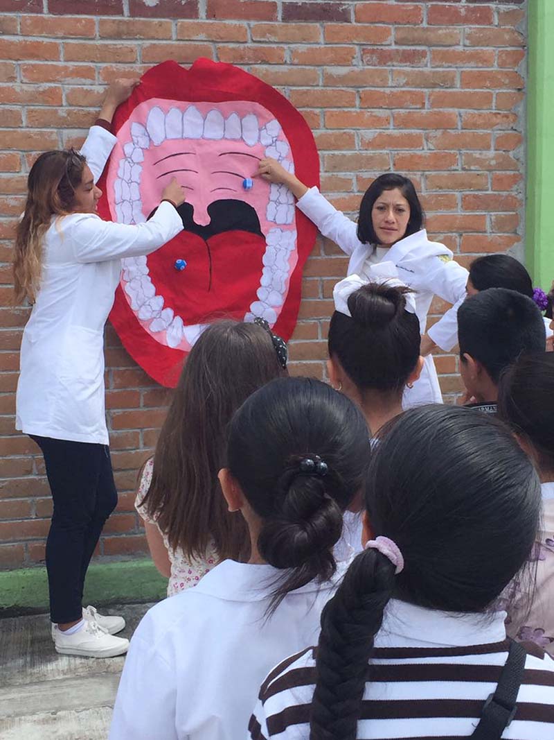 Universitarios promueven salud bucal de los niños