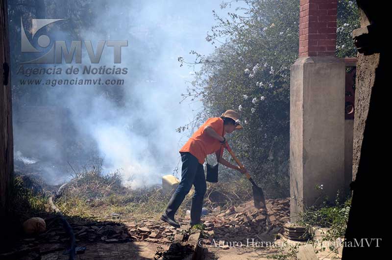 Incendio consume inmueble abandonado en Toluca