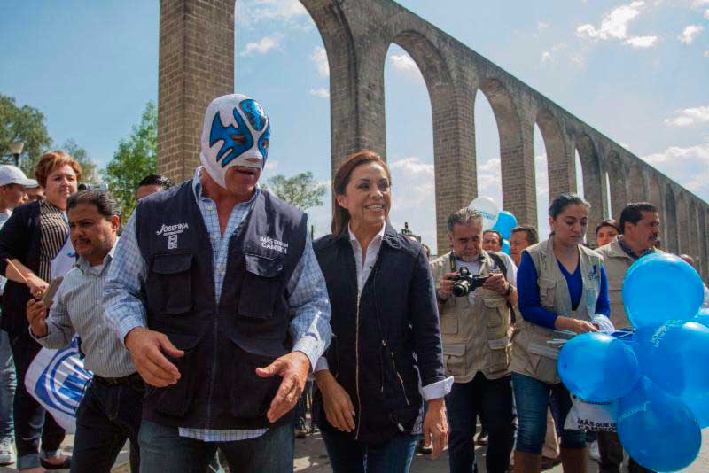 El luchador Atlantis se suma a campaña de Josefina Vázquez Mota