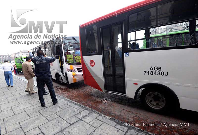 Deja siete lesionados choque de transportistas frente a Palacio de Gobierno