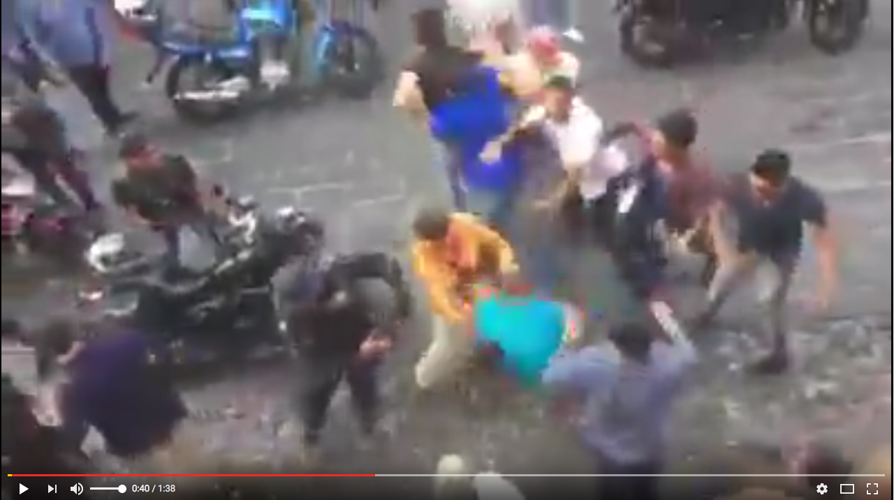 Accidente de motocicleta en Carnaval de El Oro provoca pelea "campal"