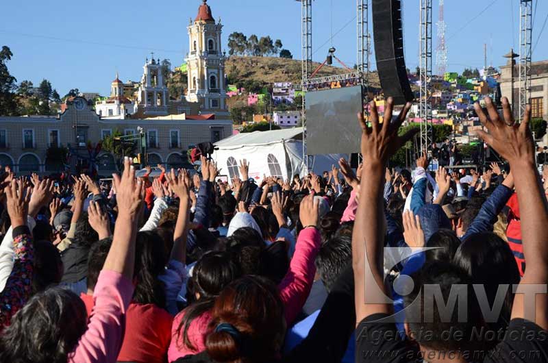 Más de 5 mil católicos cantaron y alabaron en el corazón de Toluca