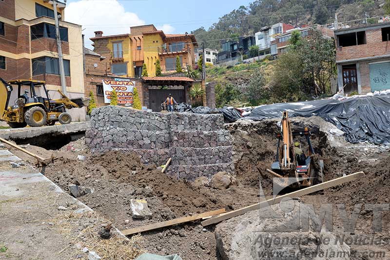 Avanza reparación de fractura en el barrio La Teresona de Toluca