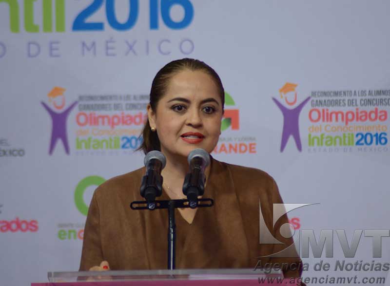 Regresa Ana Lilia Herrera al Senado de la República