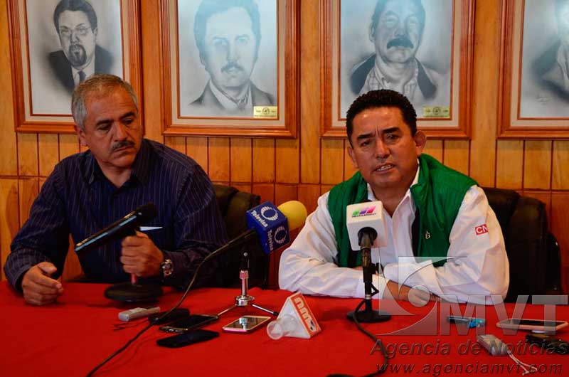 Ofrecen campesinos productos orgánicos a bajo precio