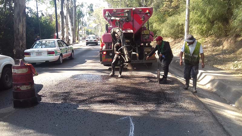 Implementan en Estado de México programa de bacheo en carreteras de zonas turísticas