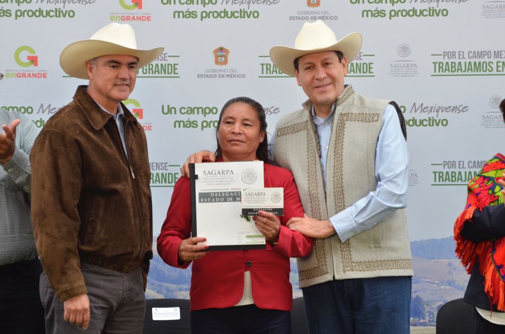 Entregó gobernador cheques como apoyo a productores mexiquenses