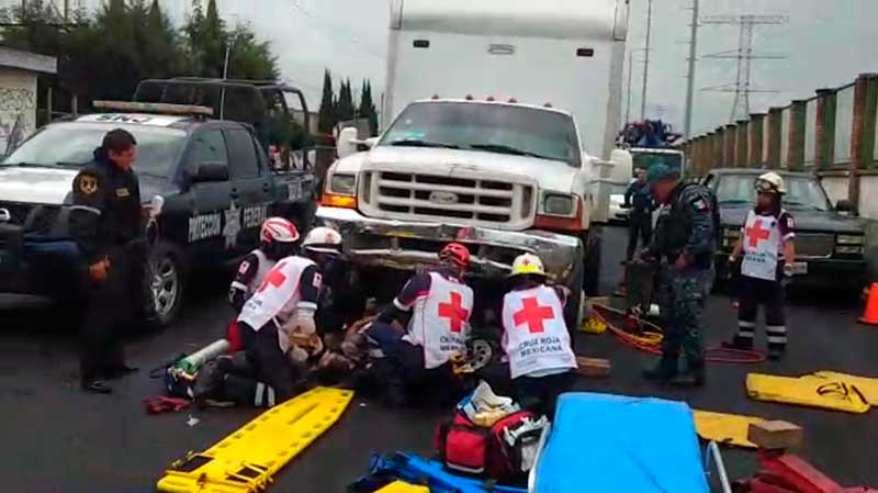 Rescata Cruz Roja Toluca a motociclista atropellado