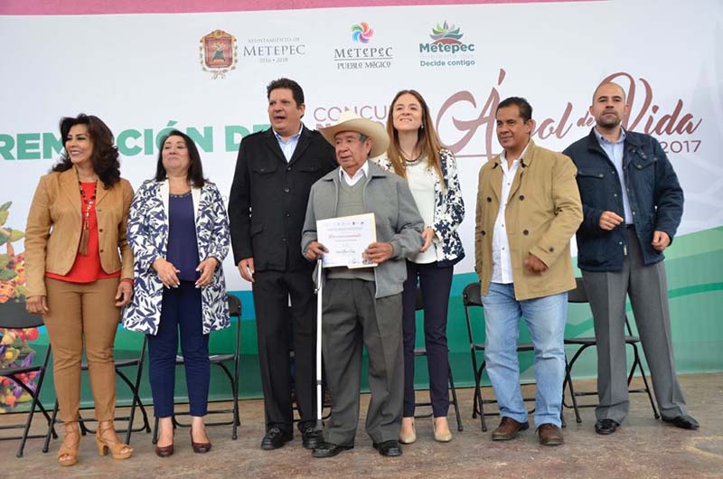 Premia Ayuntamiento de Metepec a ganadores del Concurso Nacional de Alfarería «Árbol de la Vida 2017»