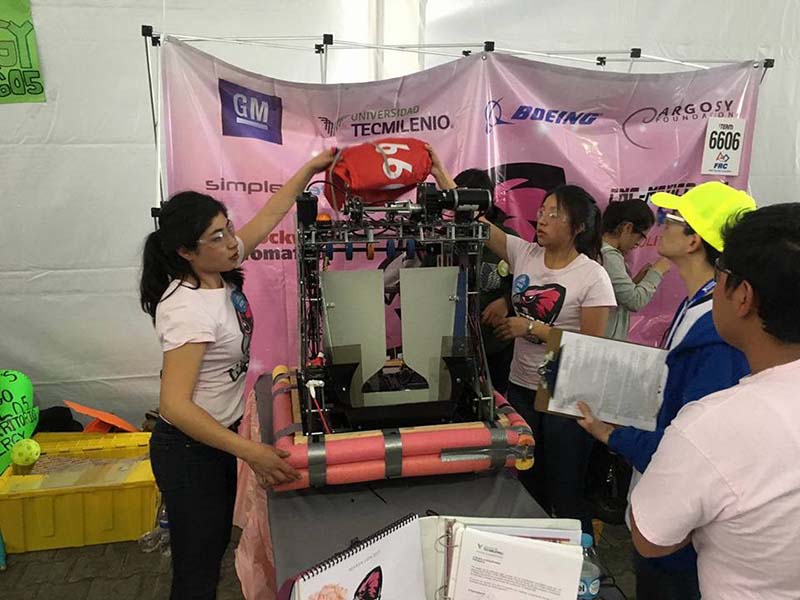 Destaca primer equipo femenil mexiquense de robótica en competencia regional