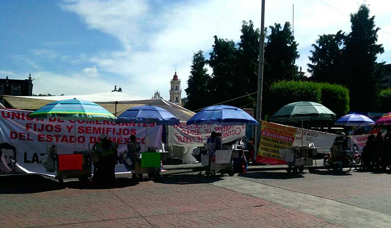 Disputan calles de Toluca para la venta de tamales, advierten agresiones y prevén mayores enfrentamientos