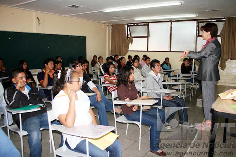 Encuentran empleo en su perfil laboral 6 de cada 10 egresados de UAEM