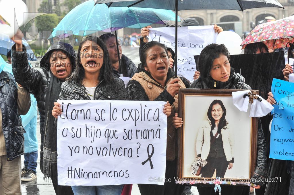 Marchan en Toluca exigiendo justicia por el asesinato de la doctora Jessica Sevilla