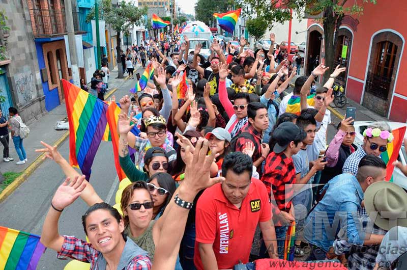 Inundó calles de Toluca la comunidad lésbico gay para exigir sus derechos