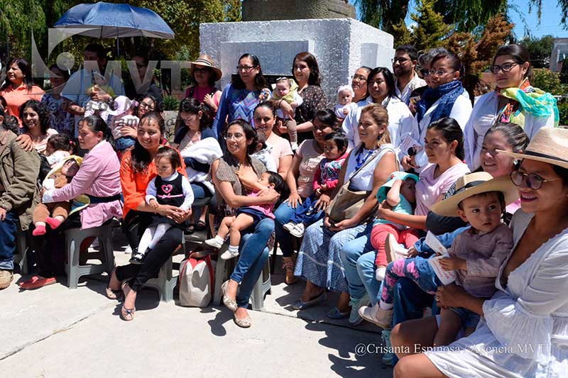 Luchan mujeres por eliminar tabú de amamantar a sus bebés en público