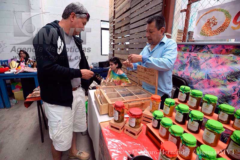 Generan economía solidaria con tianguis de trueque en Metepec