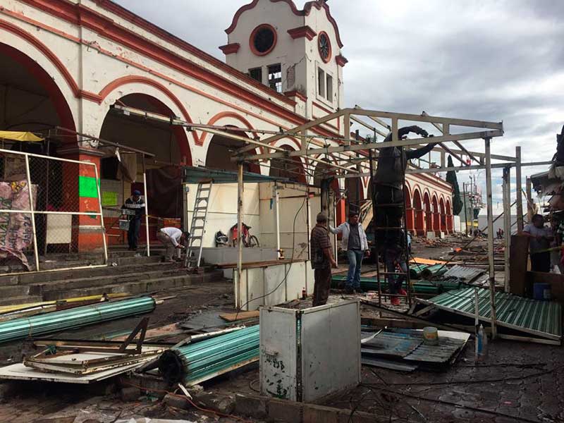 Reubican comerciantes en Amecameca por daños estructurales