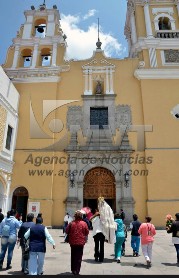 Por seguridad, en templos católicos escucharán misa en el atrio
