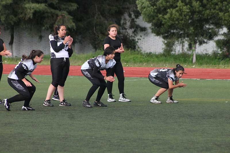 Cuervos Metepec va por su primera temporada en futbol americano femenil equipado