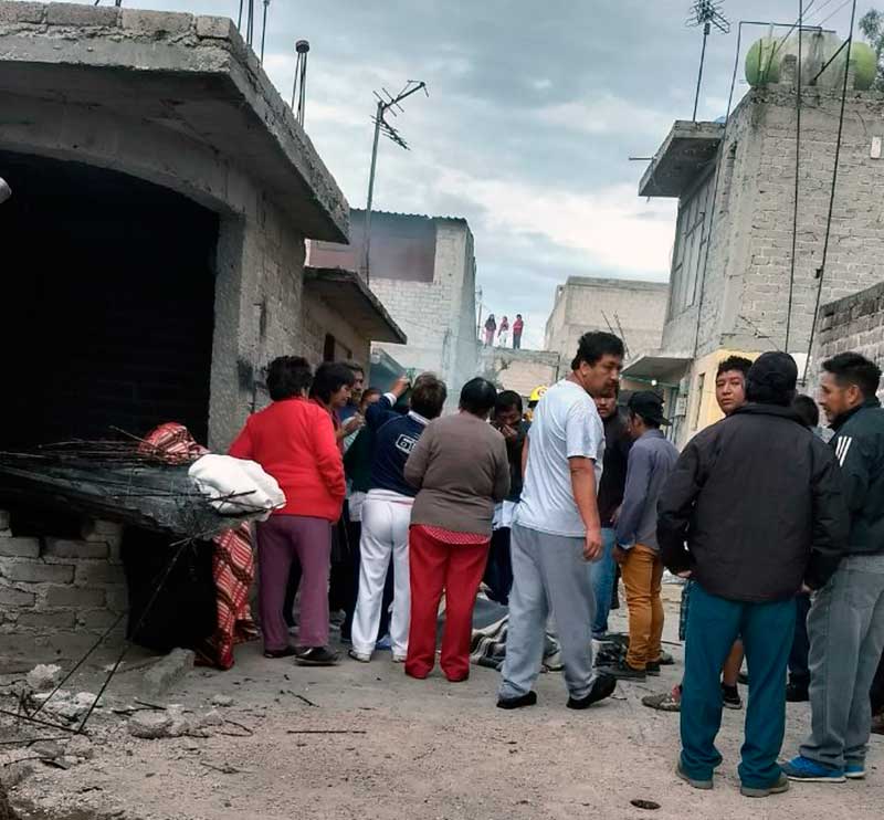 Explota cuarto donde almacenaban pirotecnia en Zumpango; un muerto