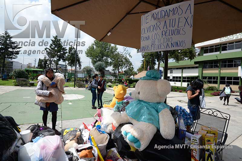 Colectan universitarios juguetes para devolver la sonrisa a niños afectados por el sismo