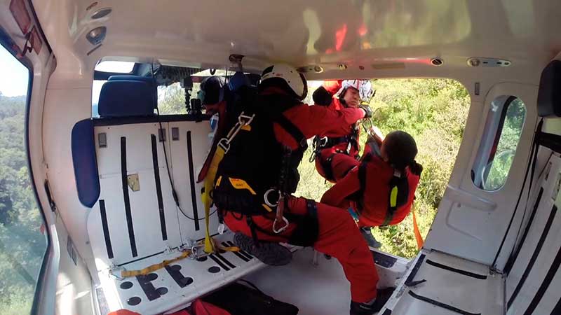 Grupo aéreo Relámpagos rescata a mujer en Ixtapan de la Sal