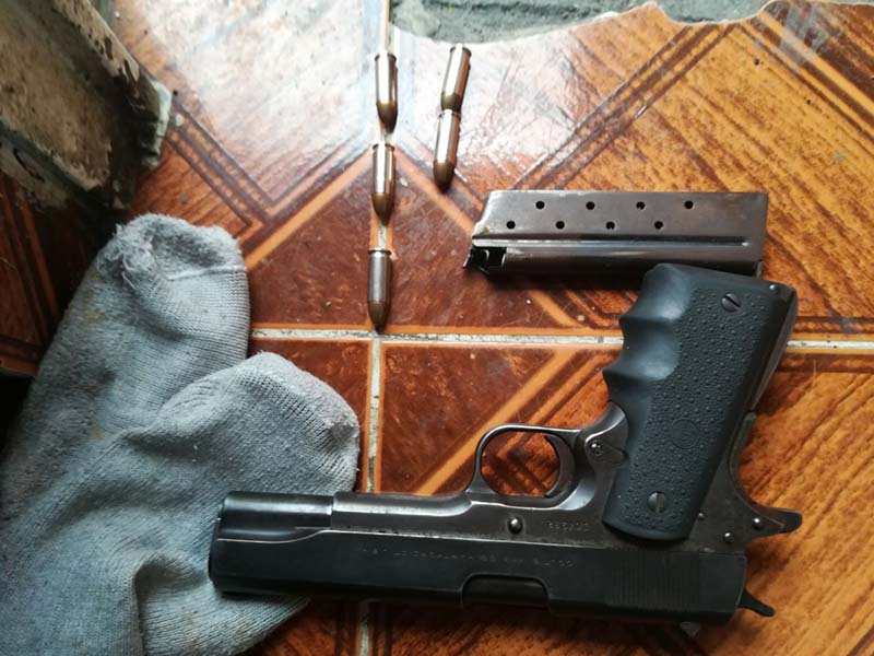 Fiscalía localiza drogas y armas en un inmueble en Naucalpan