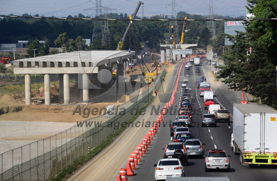 Inseguridad, accidentes y daños a los vehículos, alegan automovilistas que circulan por la Méx-Toluca