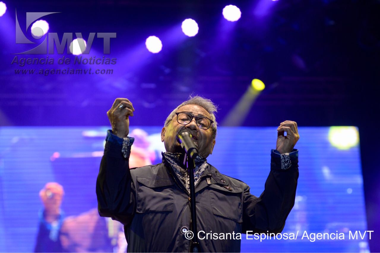 Con romantismo y baladas, Armando Manzanero llenó el Festival Quimera 2017