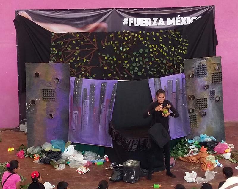Buscan concientizar sobre el cuidado de la naturaleza con obra de teatro y titeres
