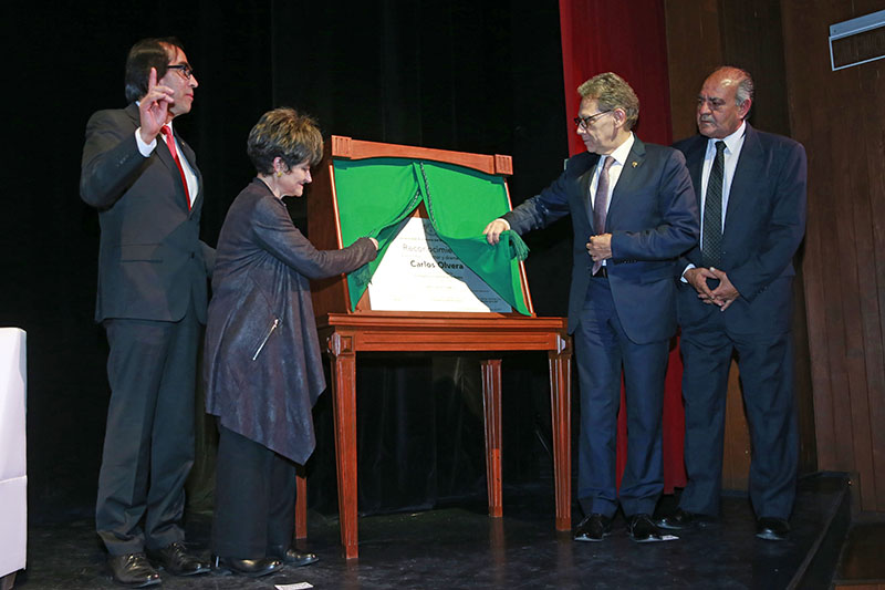 En el 50 aniversario de la Compañía Universitaria de Teatro, UAEM rindió homenaje a Carlos Olvera