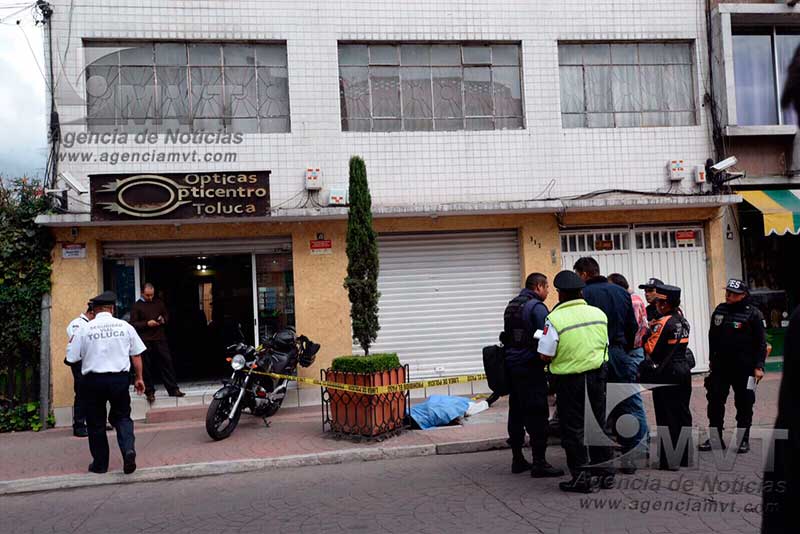 Fallece hombre en céntrica calle de Toluca