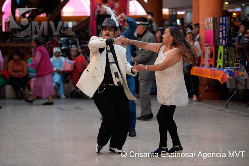 Elegancia y recuerdos se mezclaron al son de la marimba en el Festival del Alfeñique Toluca 2017